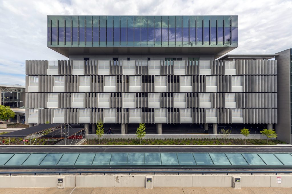 BNA Vision, Nashville, Tennessee, Kawneer, Harnessing Comfort and Efficiency: The Benefits of Sunshades and Sun Control Devices in Modern Architecture