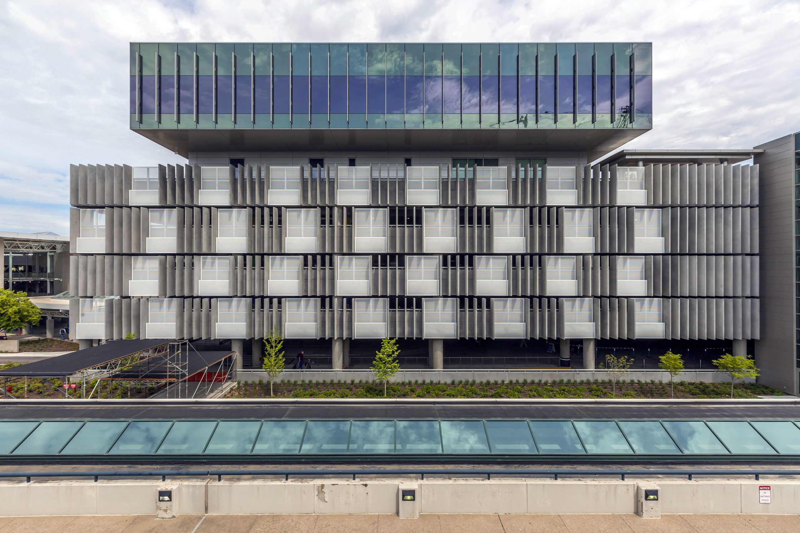 BNA Vision, Nashville, Tennessee, Kawneer, Harnessing Comfort and Efficiency: The Benefits of Sunshades and Sun Control Devices in Modern Architecture