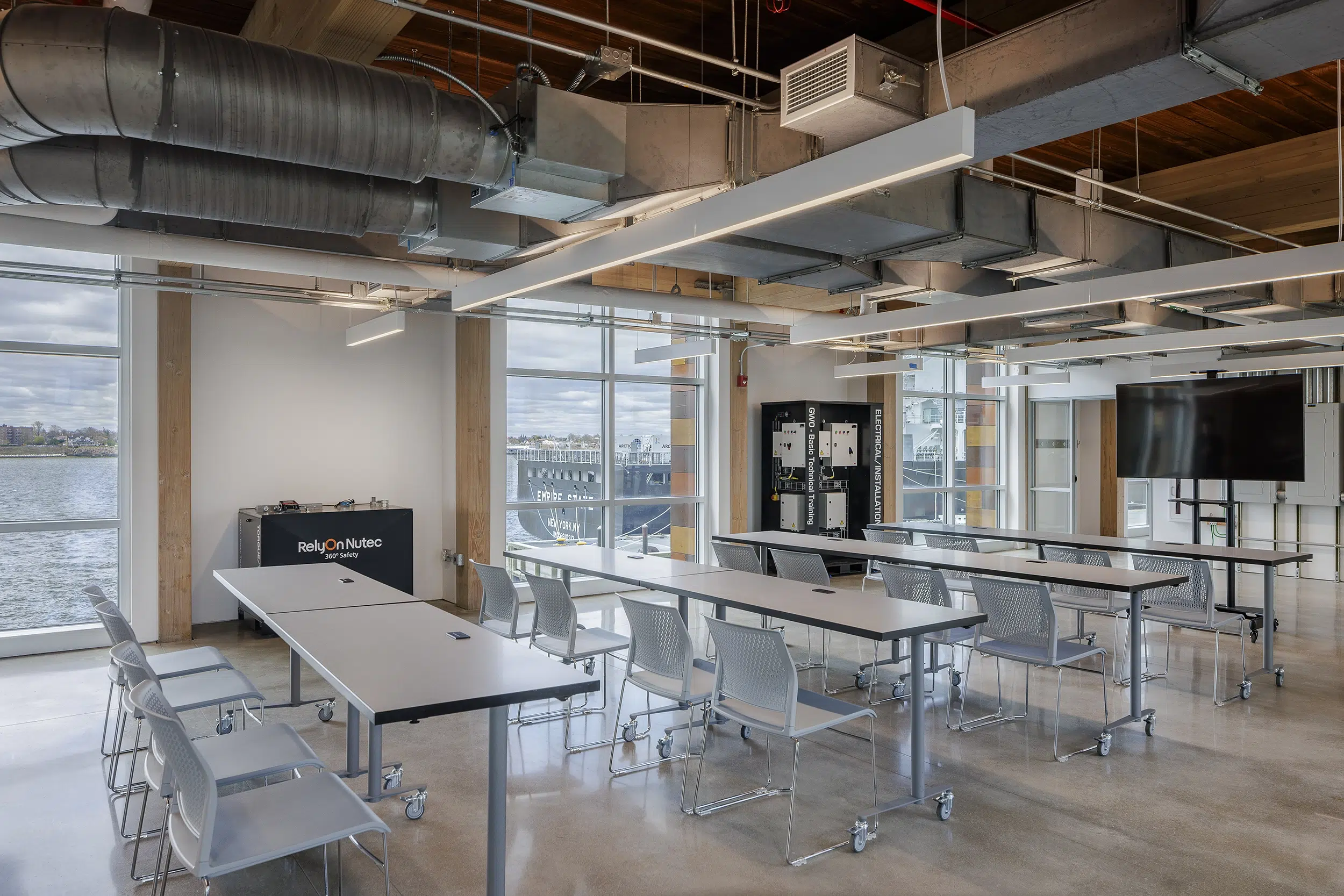 William Austen Marine Education and Seamanship Center is the highlight of new construction at Maritime College SUNY Kawneer